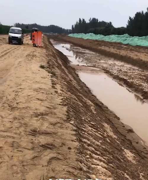 北京西城区河道降水